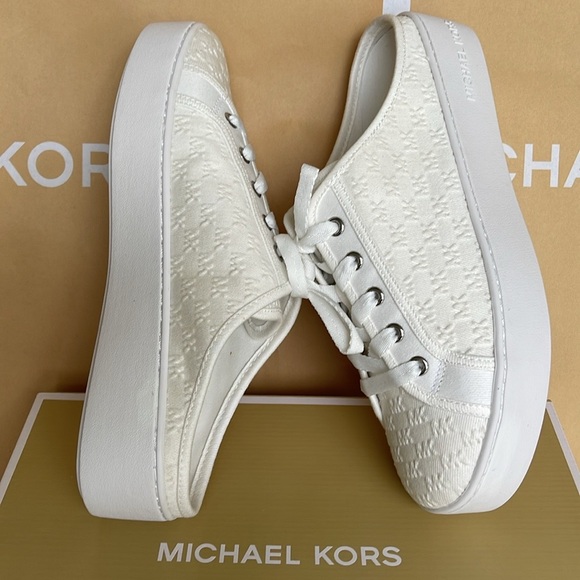 Michael Kors POPPY SLIDE SNEAKERS MK DEBOSSED WASHED DENIM
49T4POFP2D Platforms - Picture 10 of 16